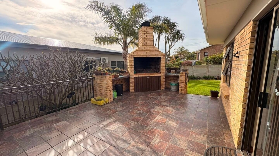 3 Bedroom Property for Sale in Fraaiuitsig Western Cape